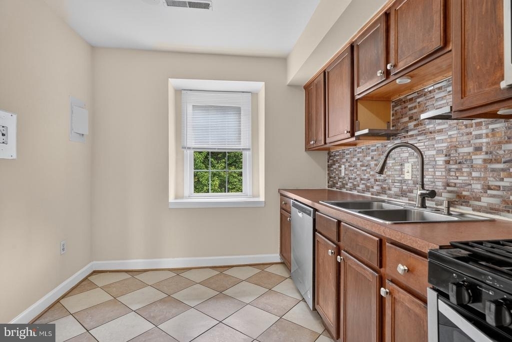 786 Quince Orchard Boulevard - Photo 4