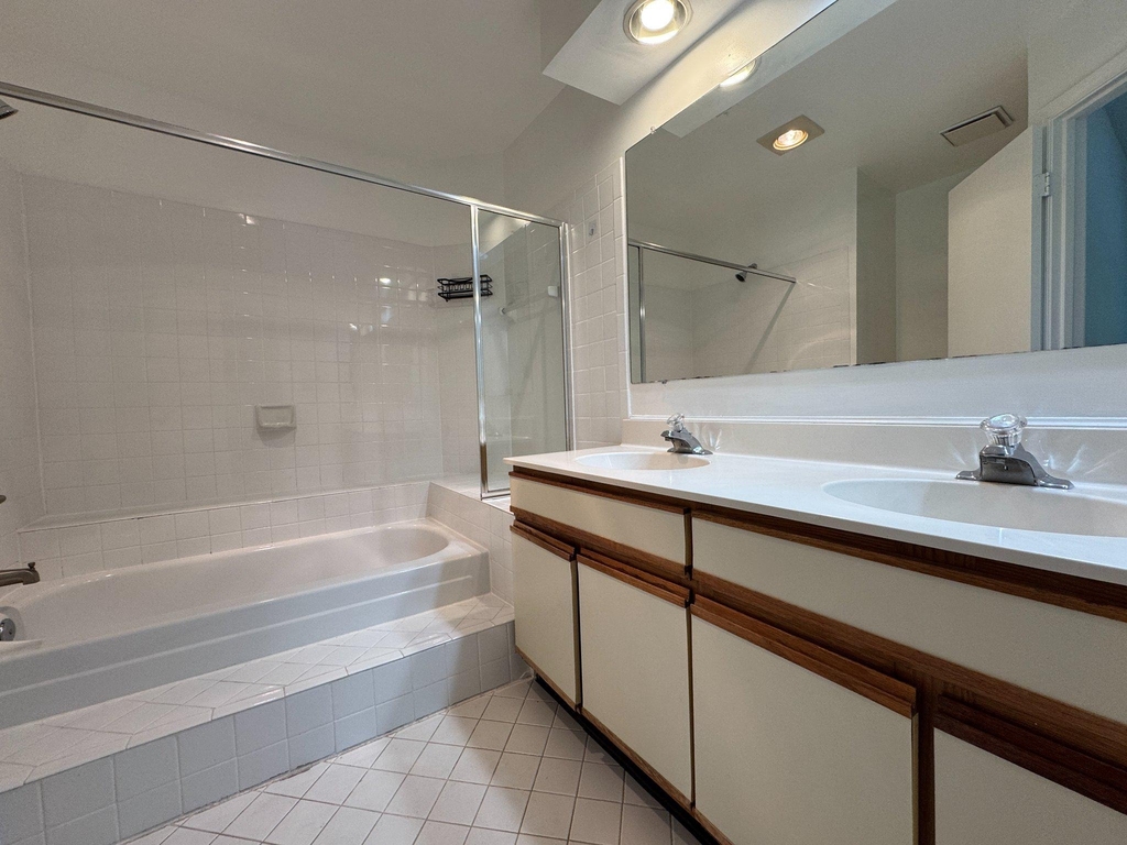 13613 Sir Thomas Way - Photo 2