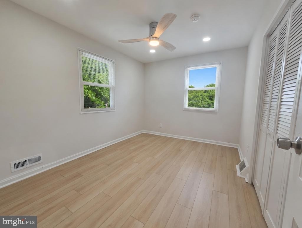220 University Boulevard E - Photo 8