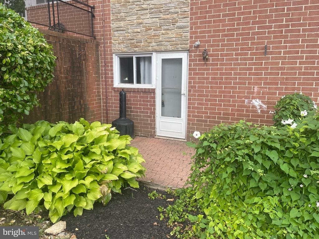 505 Epsom Road - Photo 0