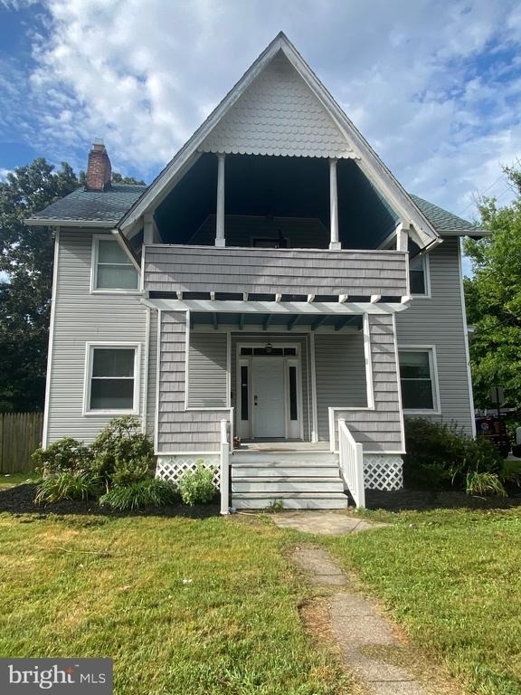 421 E Lake Avenue - Photo 0