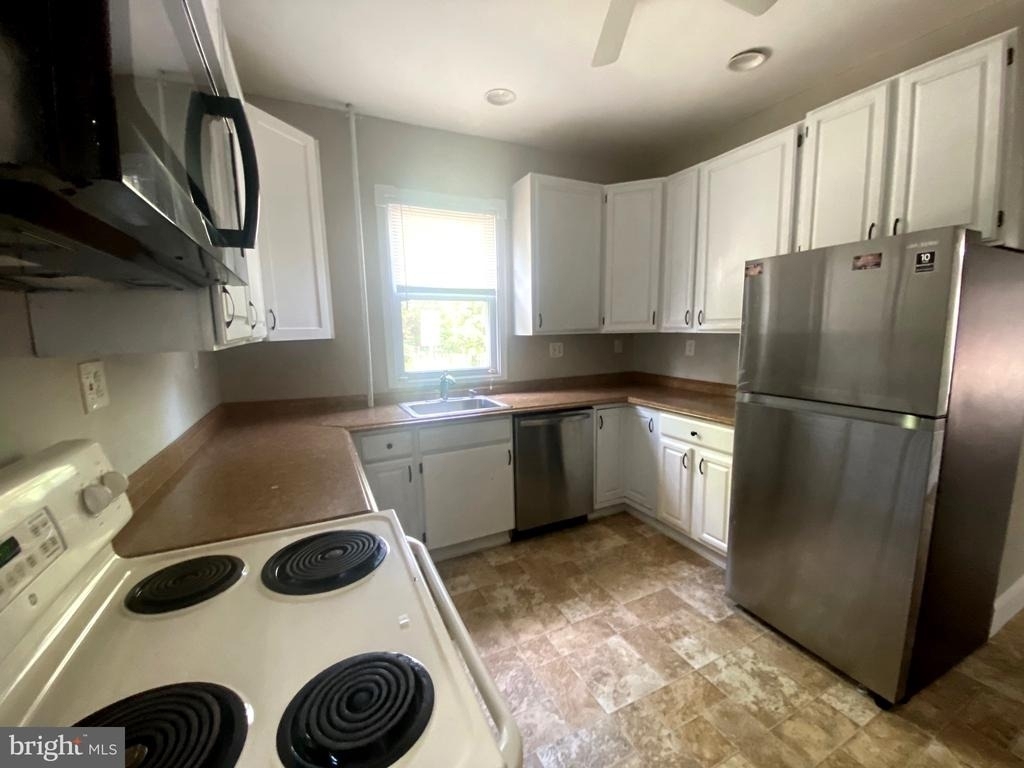 421 E Lake Avenue - Photo 4