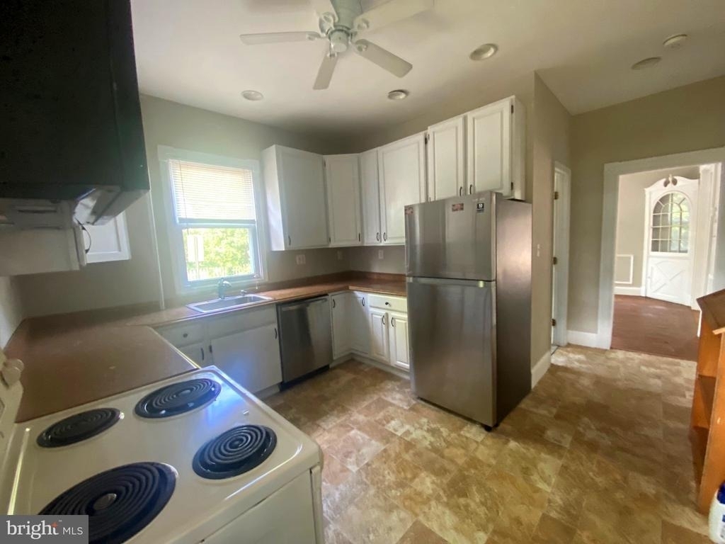 421 E Lake Avenue - Photo 5