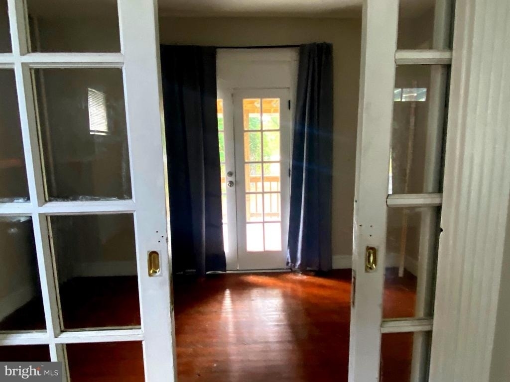 421 E Lake Avenue - Photo 2