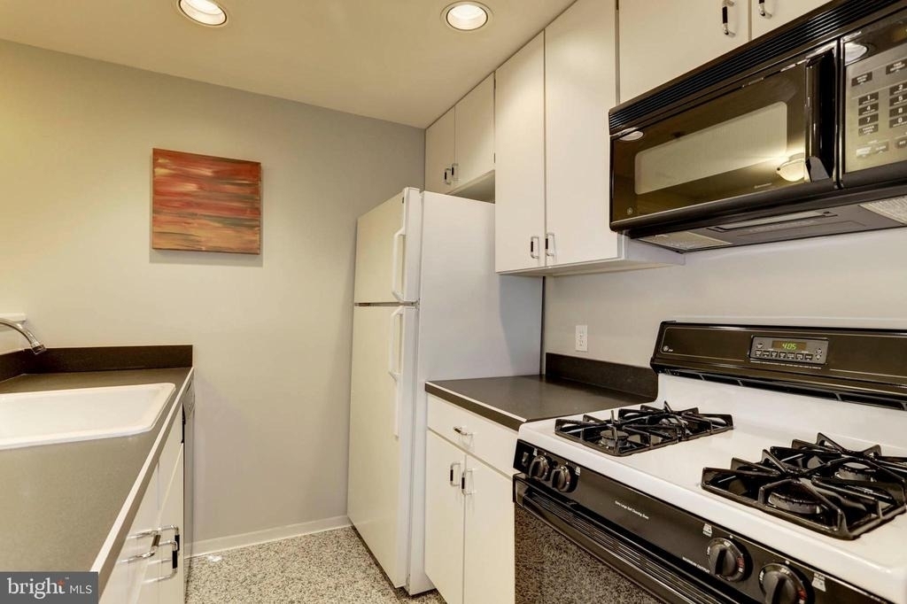 1807 California Street Nw - Photo 2