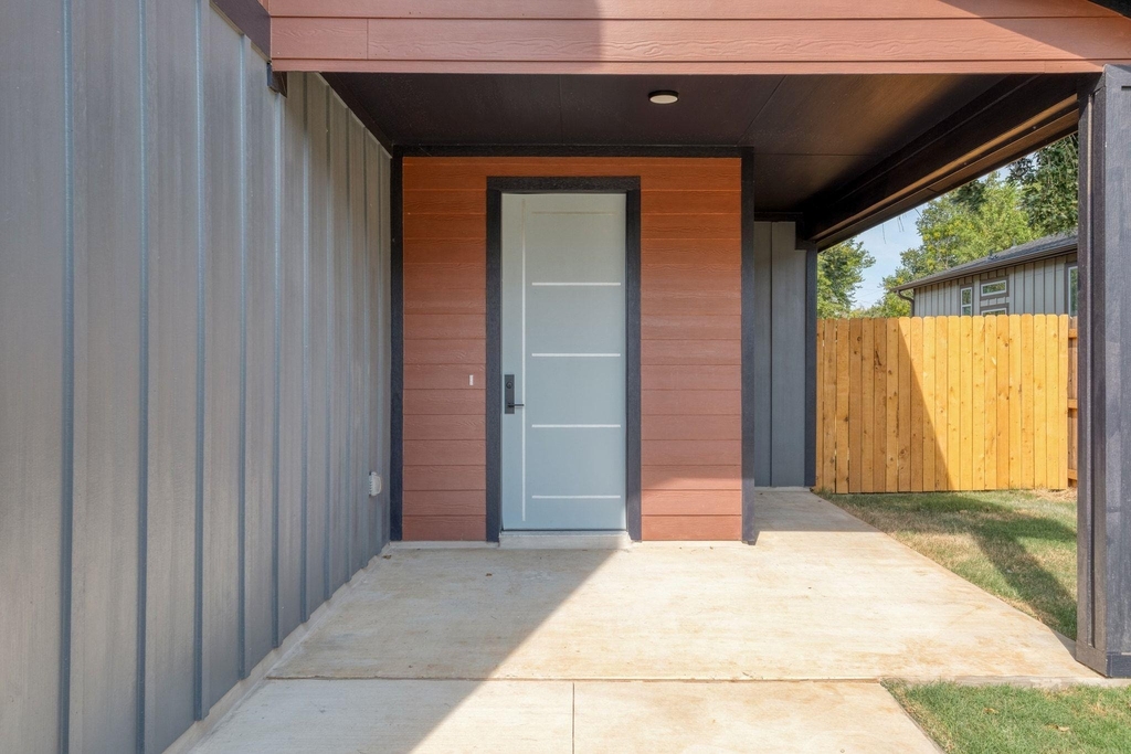 202 Washington St - Photo 3