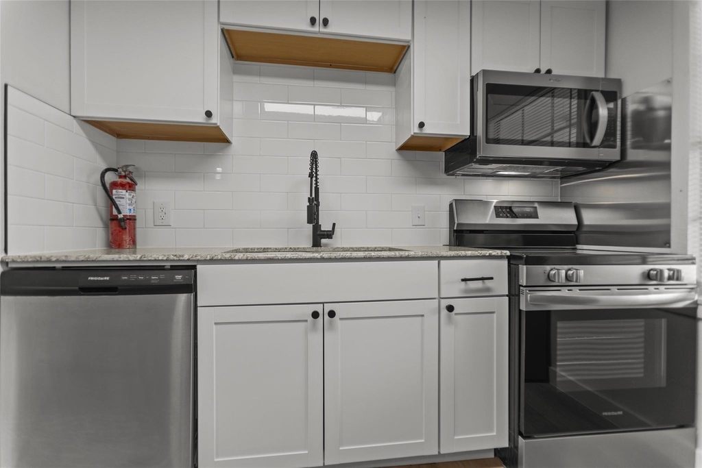 515 W Houston St - Photo 6