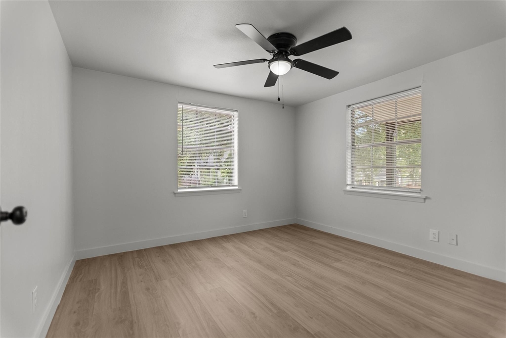 515 W Houston St - Photo 9