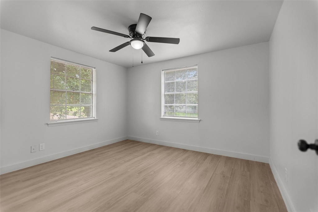 515 W Houston St - Photo 8