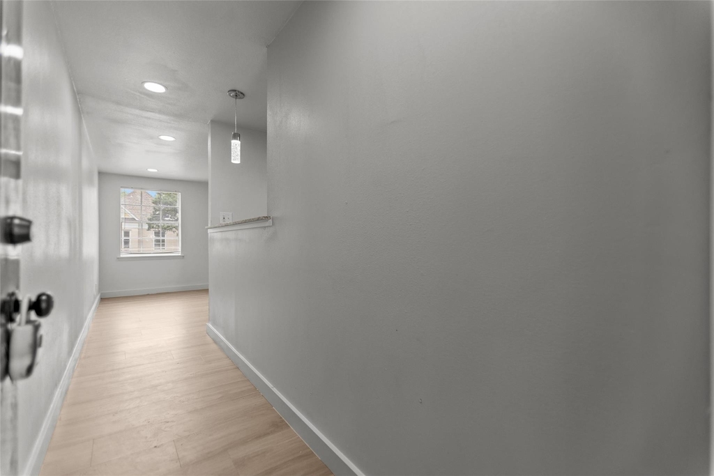 515 W Houston St - Photo 1