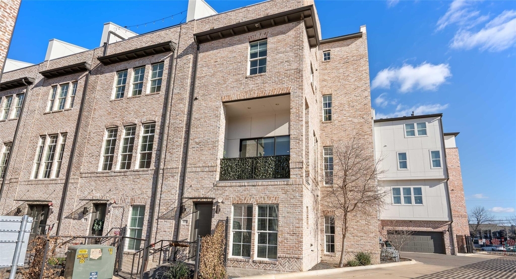 1411 Town Creek Dr - Photo 0