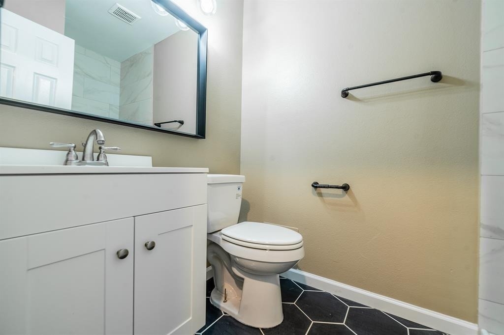 915 Sirocco Dr - Photo 3