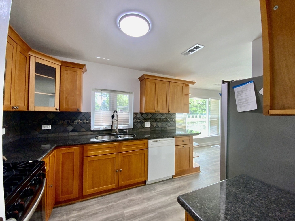 340 Sanders Road - Photo 4