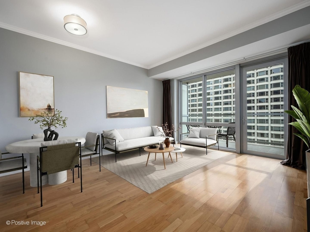 160 E Illinois Street - Photo 3