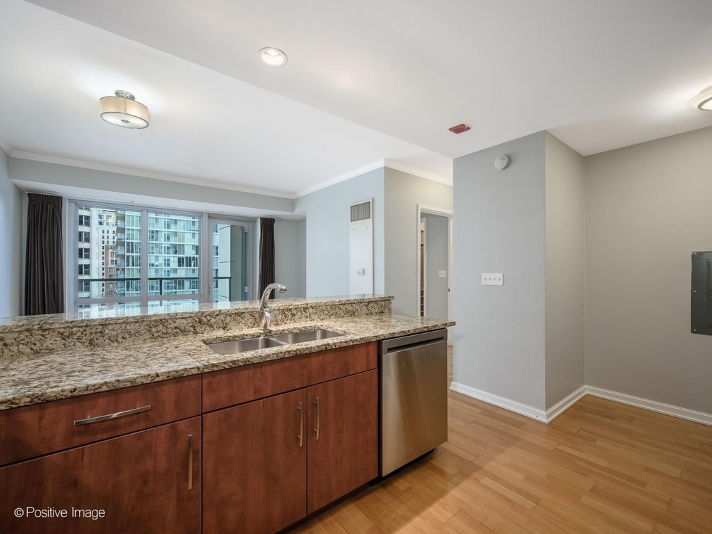 160 E Illinois Street - Photo 5