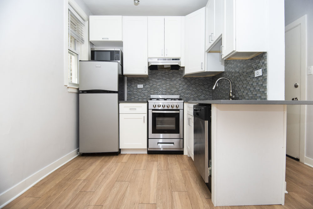 511 W Belmont Avenue - Photo 2