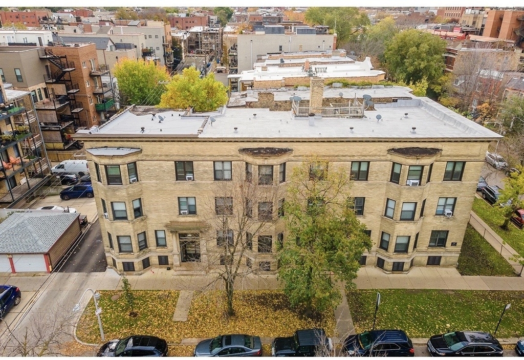 917 W Waveland Avenue - Photo 0