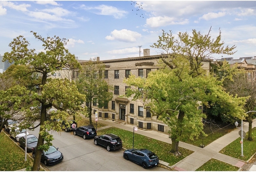 917 W Waveland Avenue - Photo 2