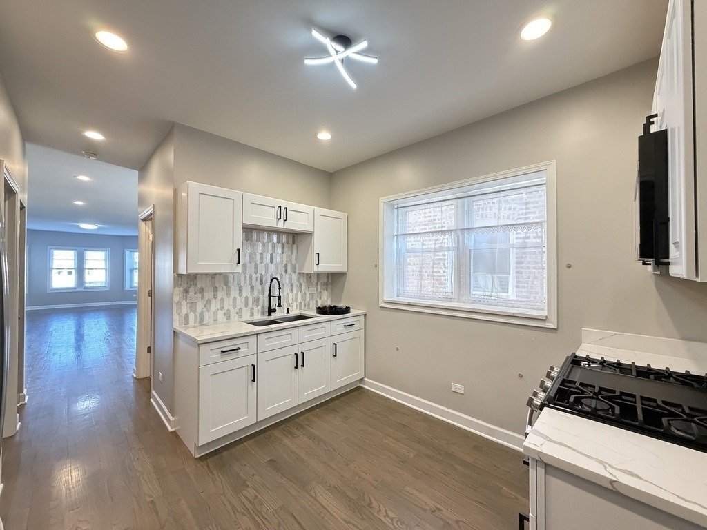 3138 N Marmora Avenue - Photo 4