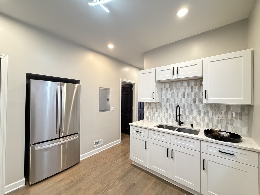3138 N Marmora Avenue - Photo 3