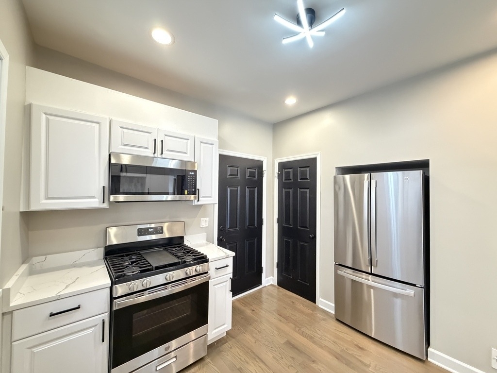 3138 N Marmora Avenue - Photo 2