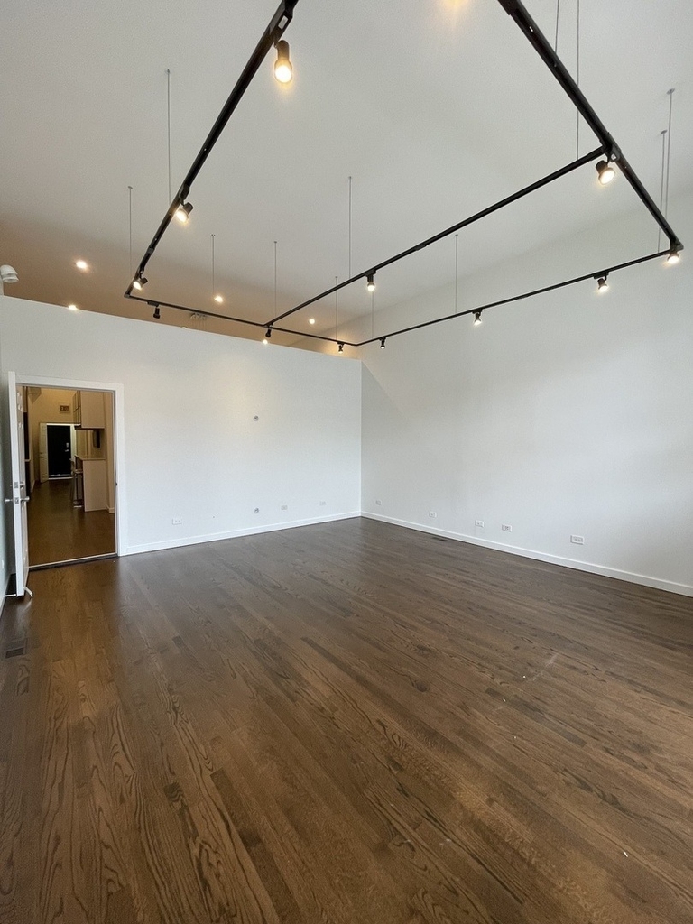 1451 N Ashland Avenue - Photo 1