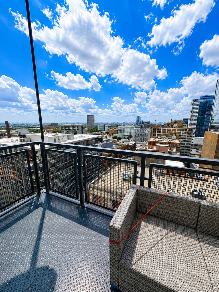 565 W Quincy Street - Photo 18