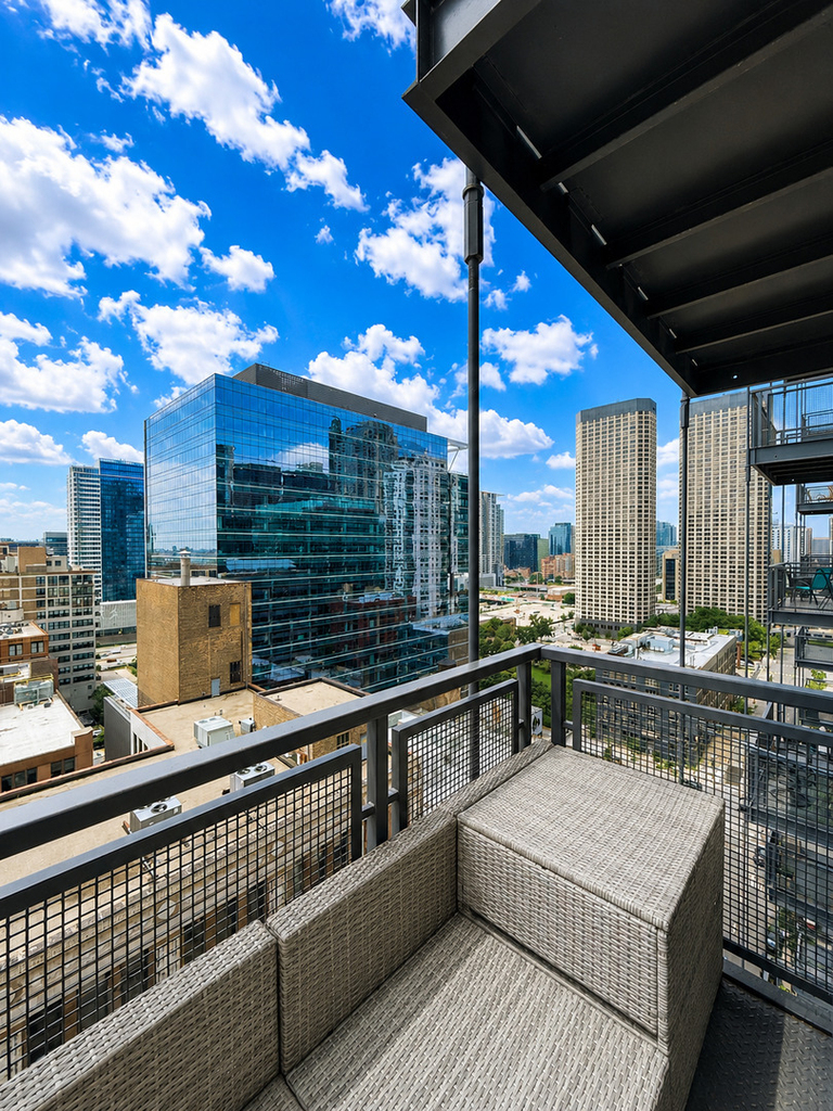 565 W Quincy Street - Photo 4