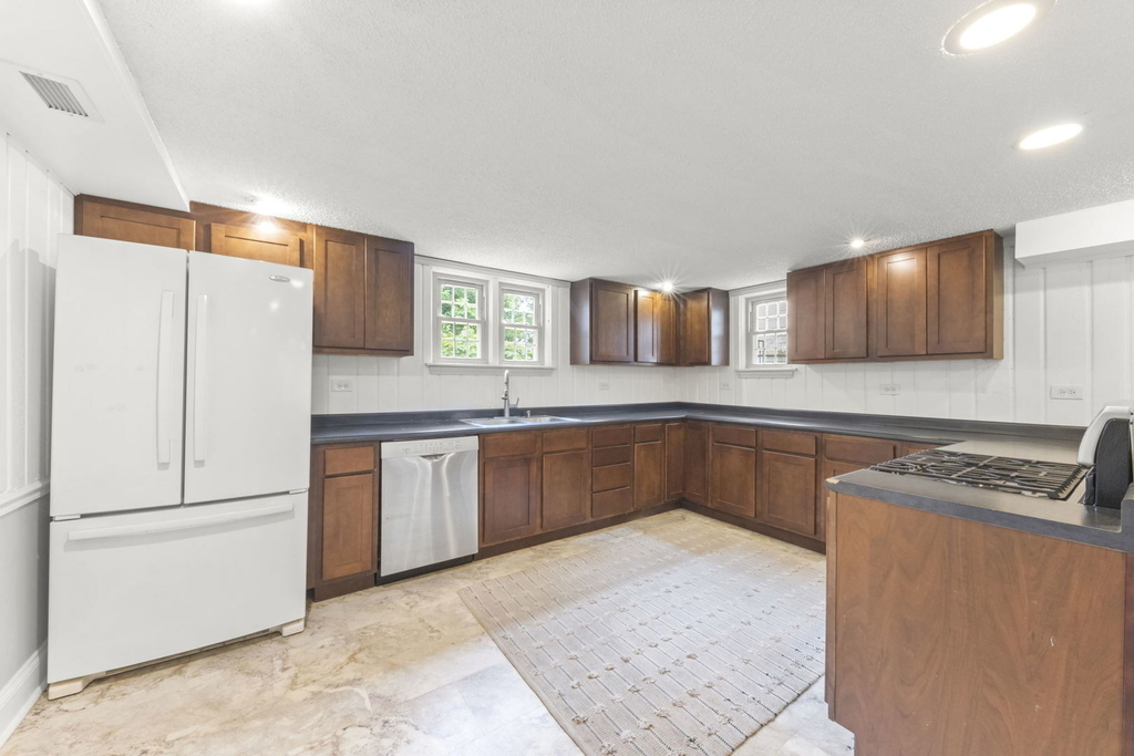 828 E 14th Street - Photo 30