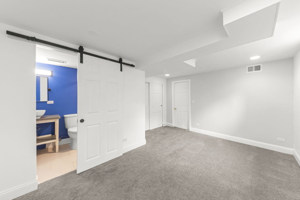 828 E 14th Street - Photo 32