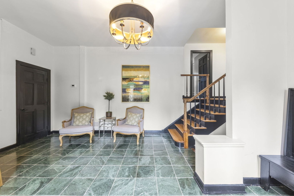 828 E 14th Street - Photo 7