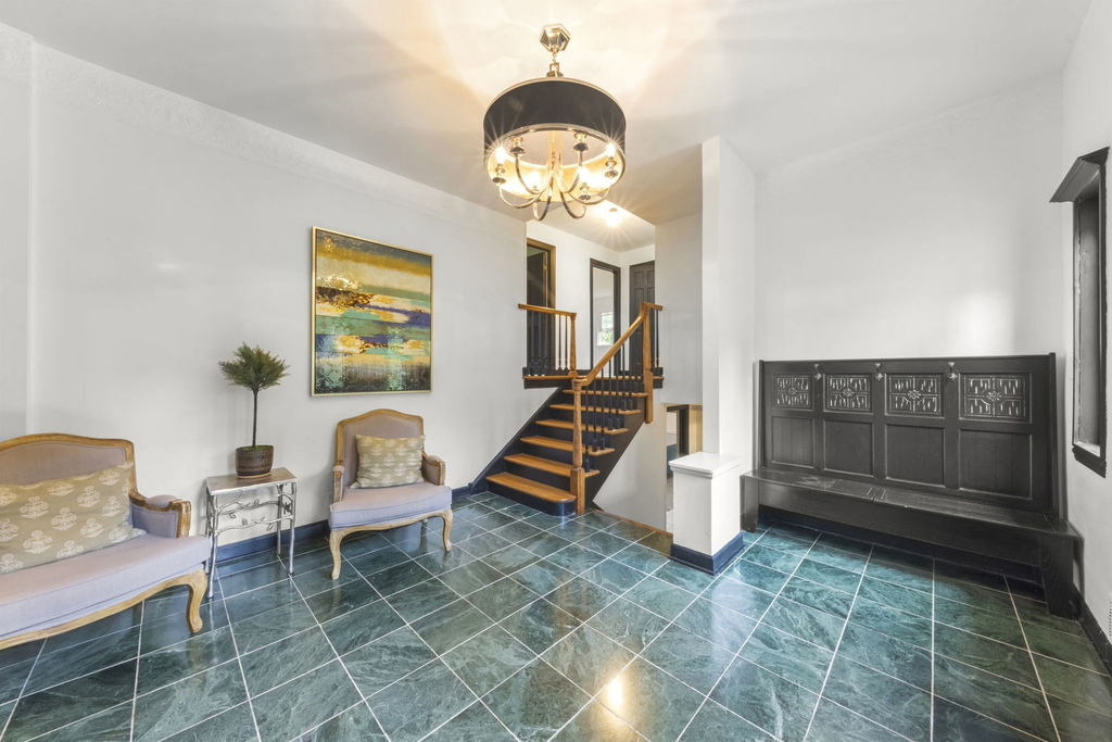 828 E 14th Street - Photo 6