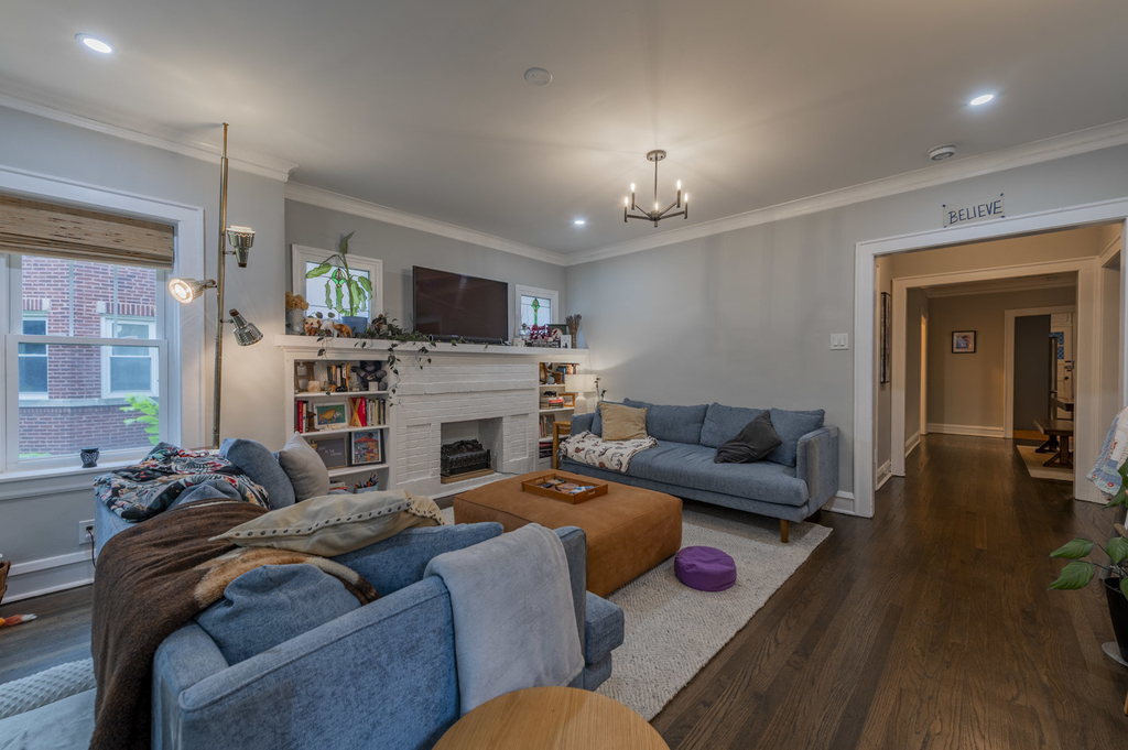1318 Dewey Avenue - Photo 2