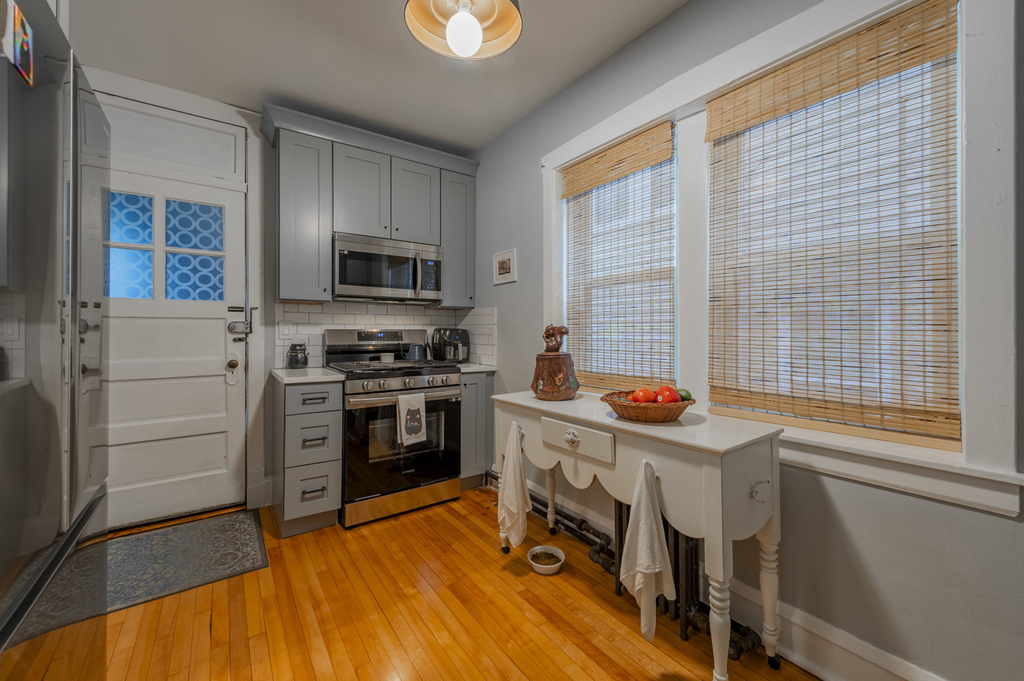 1318 Dewey Avenue - Photo 4