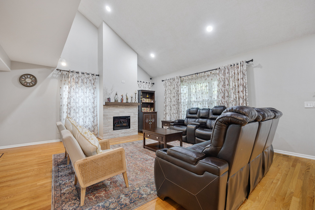 1347 Rose Boulevard - Photo 2