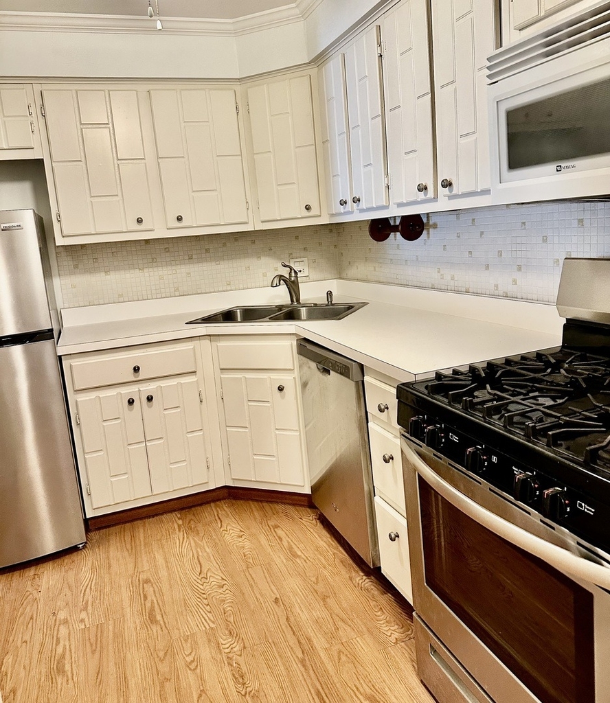 550 E Main Street - Photo 3