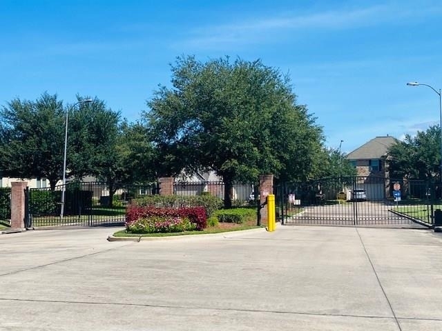 2811 Cresthollow Lane - Photo 2