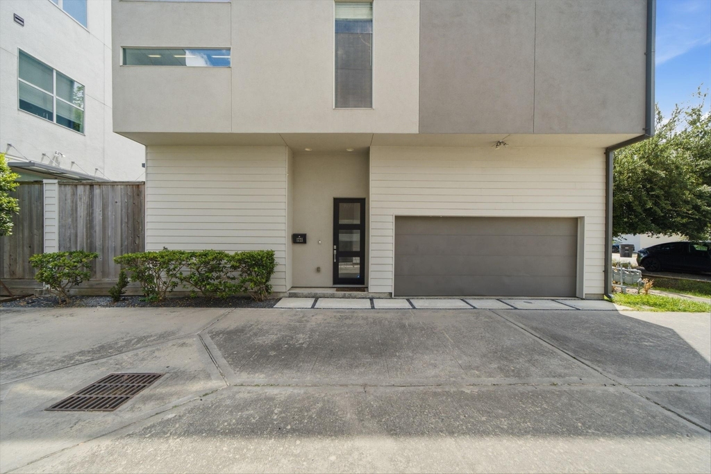 1221 W 17th Street - Photo 1