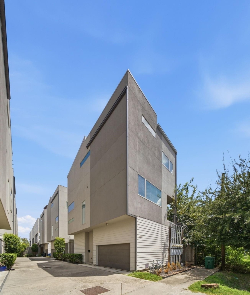1221 W 17th Street - Photo 3