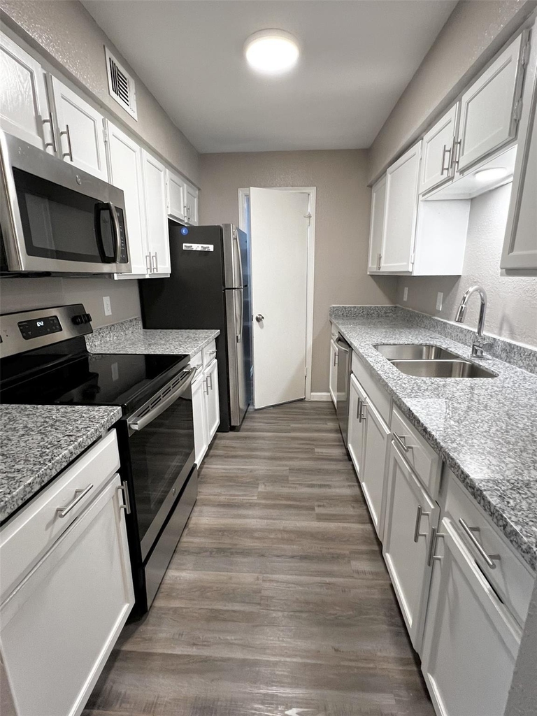 9700 Leawood Boulevard - Photo 1