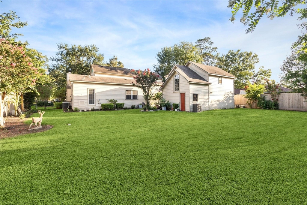 718 Garden Oaks Boulevard - Photo 2