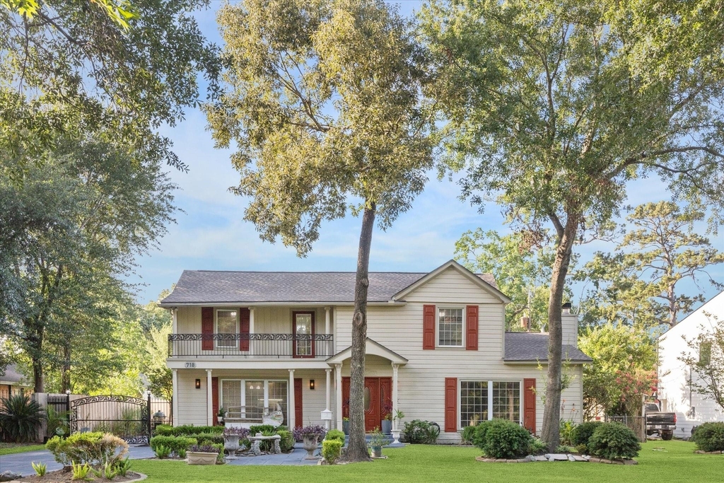 718 Garden Oaks Boulevard - Photo 1