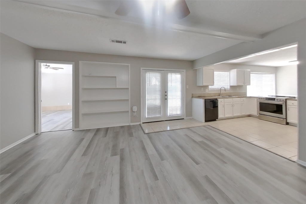 3815 Regency Drive - Photo 1
