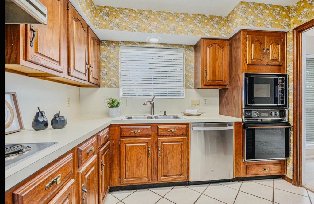 15014 Hollydale Drive - Photo 7