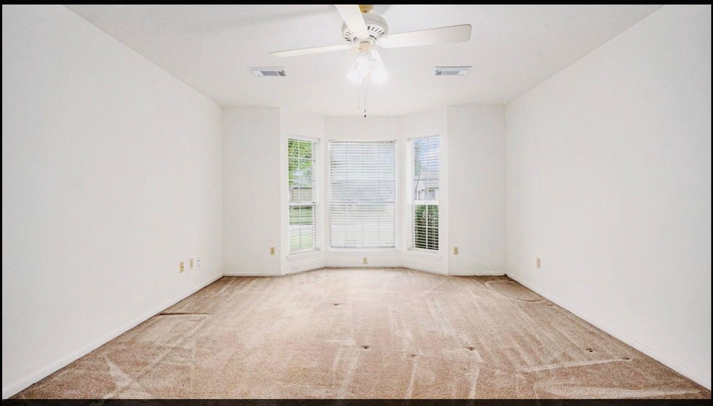 15014 Hollydale Drive - Photo 11