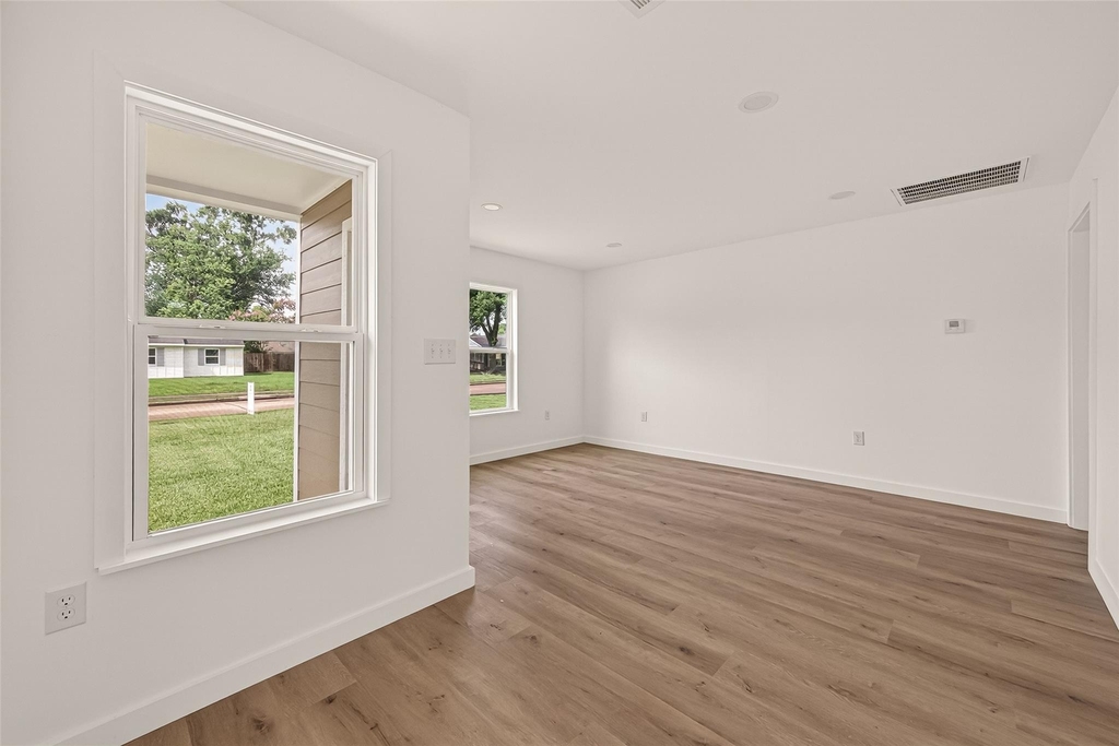 3922 Alsace Street - Photo 8