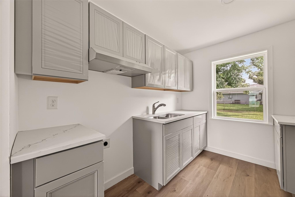 3922 Alsace Street - Photo 10