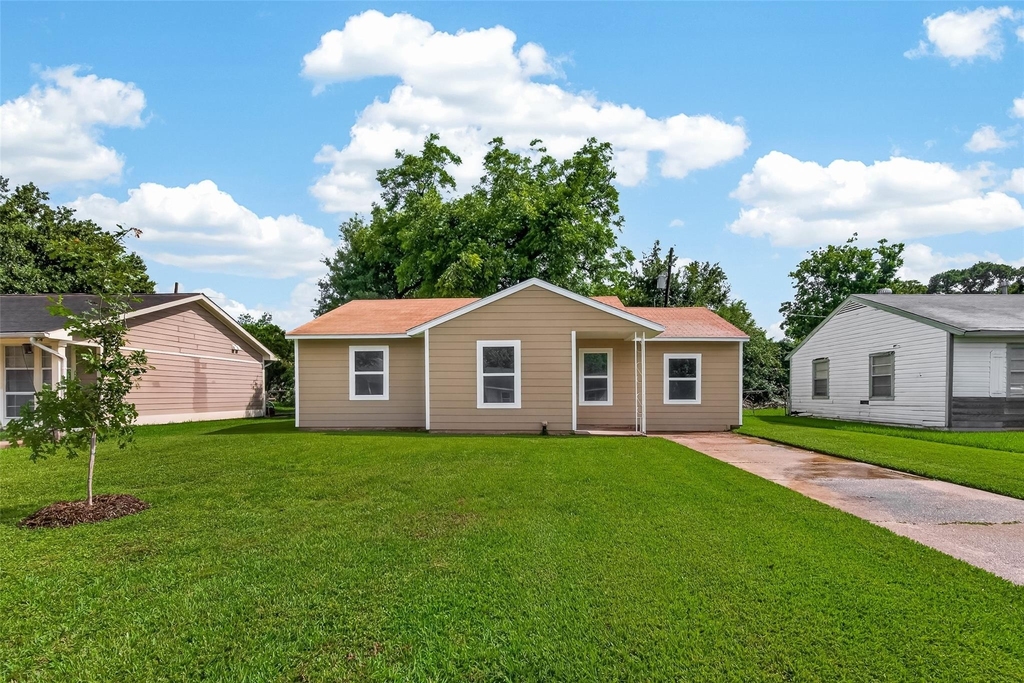 3922 Alsace Street - Photo 2