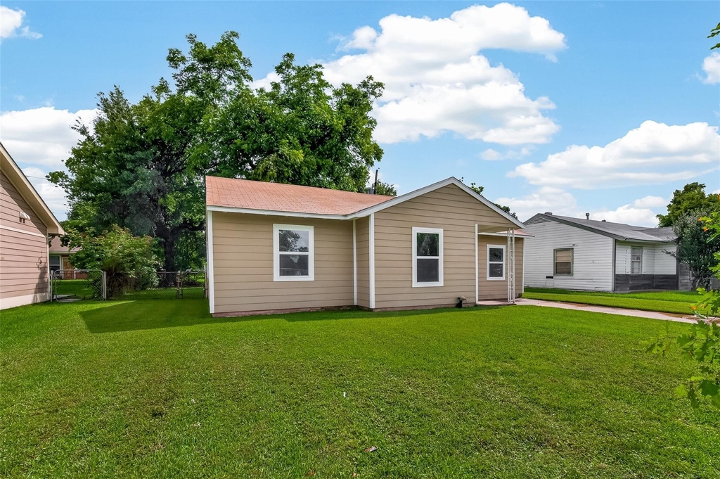 3922 Alsace Street - Photo 1