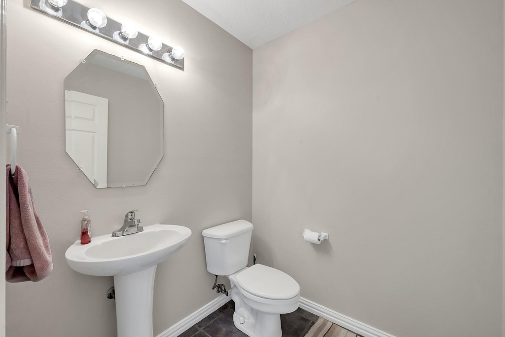 12102 Mustang Avenue - Photo 11
